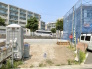 3号棟 青空に映える建築中の住まいは、耐震＋制震の安心仕様。落ち着いた住宅街で、暮らしやすさと静けさを両立できる環境です。これから形になる新しいお家で、家族の“ちょうどいい毎日”を育んでみませんか？完成が楽しみになる一邸です。 2026/07/23m