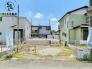 閑静な住宅街に佇む、空の広がりを感じられる住環境です。心地よい風が通り抜ける開放的な敷地で、穏やかな暮らしの基盤となる豊かな空気が流れています。

