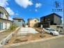 自然豊かな閑静な住宅街に位置し、南東向きの開放感ある敷地は、これからの暮らしを自由に描き出せる穏やかな空気感に包まれています。
