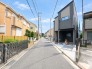 本物件の前面道路は見通しの良い道路です。