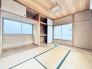 2階の6帖和室になります。全居室収納完備、6帖超え、2面採光の3拍子揃った住宅になります。