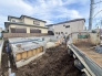 至近には比較的高い建物が少なく、落ち着いた街並みです。是非一度現地をご覧下さい。きっとお写真では伝わらない良さがお分かりいただけます。