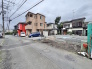 前面道路の幅が広いことで、開放感があり、日当たりや風通しも良好な立地です。