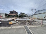前面道路の幅が広いことで、開放感があり、日当たりや風通しも良好な立地です。