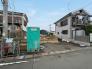前面道路の幅が広いことで、開放感があり、日当たりや風通しも良好な立地です。