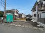 毎日の車の出し入れもスムーズにできる、ゆとりある前面道路に面した住まいです。