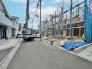 前面道路の幅が広いことで、開放感があり、日当たりや風通しも良好な立地です。