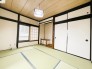 二階和室
やはり日本人には心安らぐ、落ち着いた雰囲気を感じることができる空間ですね。お子様とリラックスする場所としてもご活用いただけます。