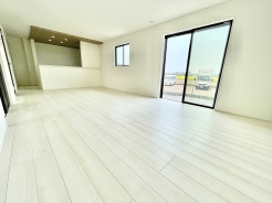 家族が自然と集まる広々としたリビングは、毎日の暮らしを豊かにしてくれます。