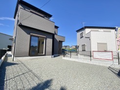 お庭スペースは広々としておりますので、お子様用のプールや簡易的なBBQ等も出来そうです。