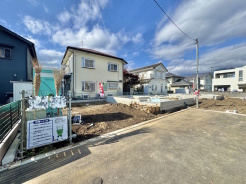 前面道路から住戸が離れた立地のためプライバシーが確保されます。