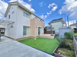 夏にはお子さま用のプールやBBQ等も出来そうです。スポーツをやられている方にも有効活用できそうなスペースがございます。