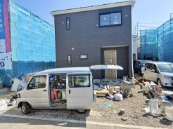 各居室収納+1階にゆとりあるファミリークローク付き♪