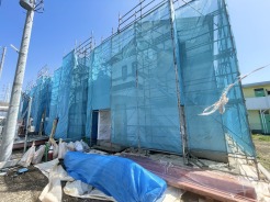 1号棟 カースペース2台可能。
開発分譲地内の為、静かな環境で安心して過ごせます。