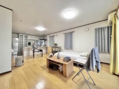 ソファやダイニングテーブルを配置しても圧迫感がなく、家族それぞれが思い思いの時間を過ごせます。模様替えもしやすく、暮らしの幅が広がります。