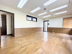 事務所として活用ができるため、住まいと仕事を両立できる東側の居室は約18.5帖