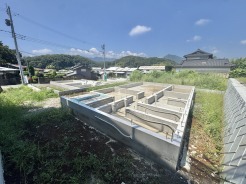 ◇耐震性能と制振性能を備えた地震に強い家
◇第3者機関による「住宅性能評価書」取得住宅
◇基礎から屋根まで最長10年保証付き