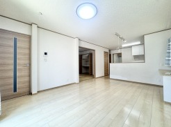 LDKは約16.5帖で隣接した和室6帖と合わせると22.5帖となり広々とした空間をご体感いただけます