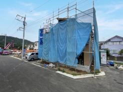 現在建築中の新築住宅です。
最新の耐震基準・断熱性能を備えた安心の住宅仕様。
完成後の内覧予約も承っていますので、ぜひお問合せください。