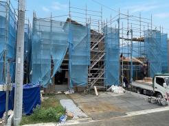 現在建築中の新築住宅です。
最新の耐震基準・断熱性能を備えた安心の住宅仕様。
完成後の内覧予約も承っていますので、ぜひお問合せください。