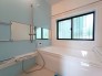 浴室は湿気がたまりやすく、換気扇だけではどうしてもカビが出てしまいやすい場所。窓があるだけで、あっという間に換気ができますのでお風呂のカビお掃除も気持ちが良いです。

