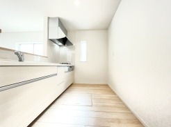 1号棟 ストック収納に便利な床下収納付き。