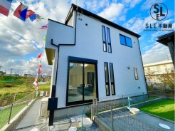 広々とした玄関が魅力的な3SLDK新築戸建