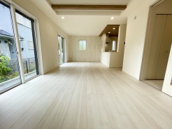 アクセントクロスが使用されていて、お洒落な空間に◎