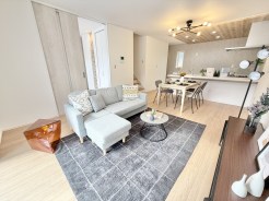 広々としたLDKとなっております。リビングは家族の集まる大切な空間です。こちらのリビングで家族団欒のお時間をお楽しみください。