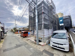 1号棟 ■アフターサポート
安心して暮らしていただくために、引き渡し2年後の無料点検を実施し、5年間のシロアリ保証、10年間の構造上主要な部分と防水の保証も完備しています。
《引き渡し後無料点検・構造上主要な部分の防水保証・地盤の品質保証・シロアリ保証など》