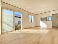 南側からの日差しがたっぷり入るため、日中は明るい空間に◎