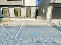 2部屋行き来可能なワイドバルコニーは南向きで陽当たり良好◎