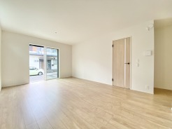 2号棟 リビング16帖
広々使えるリビングです。