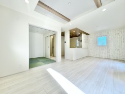 約17帖のリビングは、家具の配置も困りません。