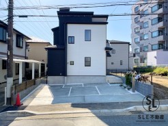 前面道路の幅が広いことで、開放感があり、日当たりや風通しも良好な立地です。