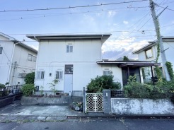 閑静な住宅が立ち並んでおり、建築条件ナシのため自分好みの住宅を建てることができます!