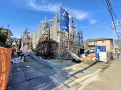 ◆面を強化する耐震構造(筋交いにより横からの力に耐える『耐力壁』
◆Low-E複層ガラス採用で、省エネ・光熱費カットにも貢献します。