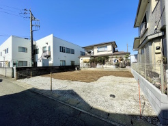 近隣に同施工完成物件がございます。まずは一度現地をご覧いただき、モデルルームをご覧になってみてください。