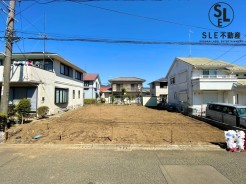 カースペース並列4台可能
玄関には、シューズインクローゼットあり。
南道路で陽当たり良好