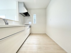 調理スペースもしっかりと確保されております。おふたりでお料理される際も比較的安心出来そうです。