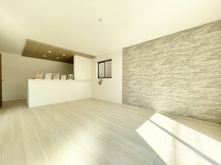 2号棟 食事の時間、テレビを囲む時間、何気ない日常のひとときまで、家族の思い出を重ねていける住まいの中心です。