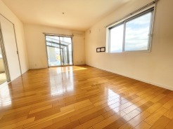 こちらの住宅を夢のマイホームにいかがでしょうか。きっとお写真では伝わらない良さがお分かりいただけます。