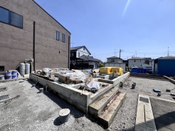 土地約39坪以上の1号棟。全室2面採光で建物全体が明るく感じられます。近隣に同施工完成物件がございます。是非一度ご覧になってみてください。