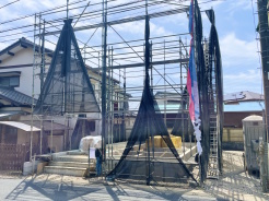 駐車2台可能になります。主寝室8帖以上ございますので、ゆとりある間取りとなります。