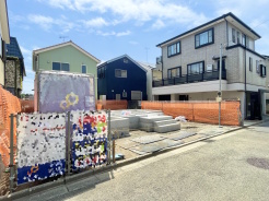 南側にちょっとしたお庭もある物件の為、陽当たりも良好です。