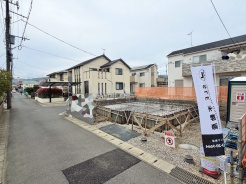 LDKは約18帖で開放感ある吹抜けのある間取り。隣室の和室を含めれば約23帖の開放的な空間です。