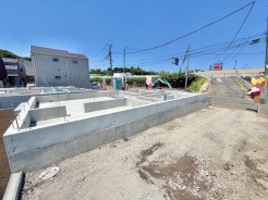 主寝室はゆったり過ごせる9帖の空間。バルコニーに面した明るいお部屋です◎