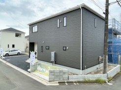 全居室南向きで2階のお部屋は全室6帖以上の開放感。南向きの広々としたお庭もあります。
