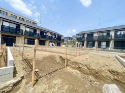 現在建築中の新築住宅です。
最新の耐震基準・断熱性能を備えた安心の住宅仕様。
完成後の内覧予約も承っていますので、ぜひお問合せください。