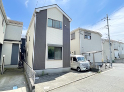 夜間でも街灯が設置されているため、防犯面でも安心感のある住環境となっています